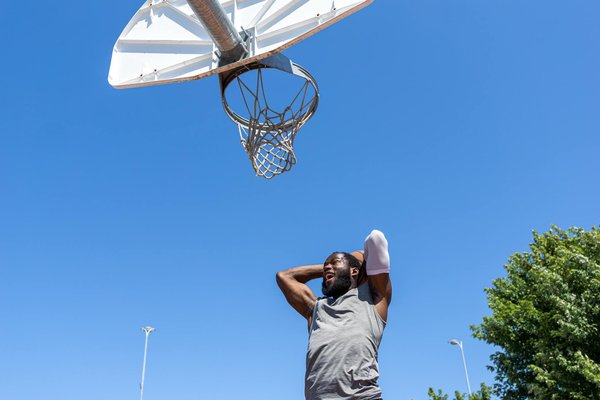 Comment équilibrer vie professionnelle et passion pour le basket durant la saison de basket